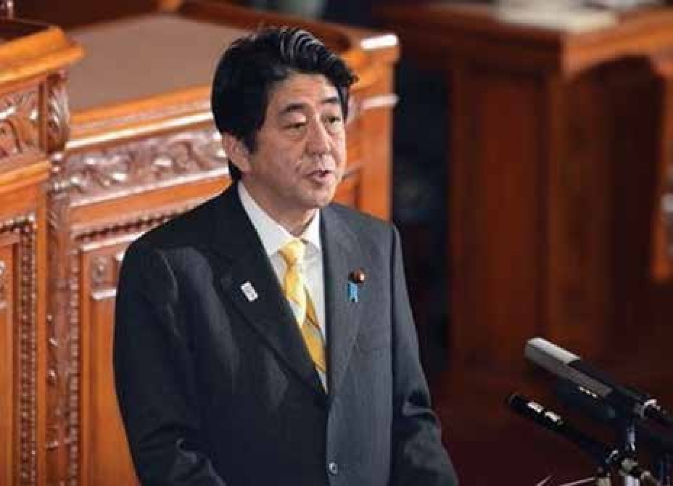 Au Japon, la victoire de la coalition menée par le Premier ministre, Shinzo Abe, augure un tournant dans la politique économique du pays.
