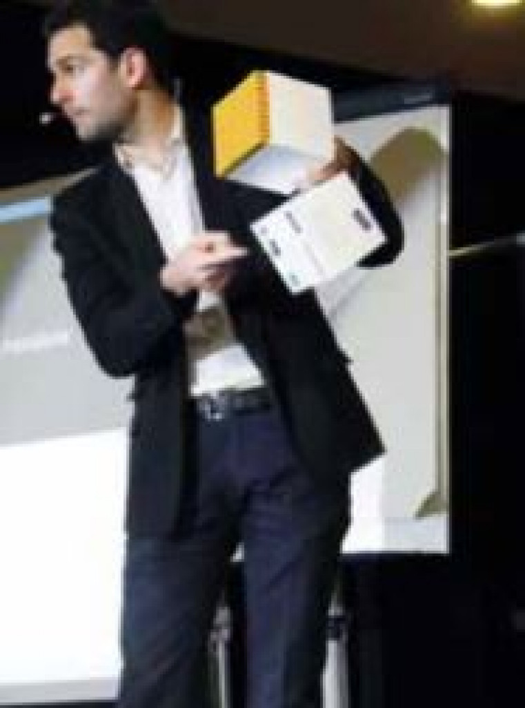 Rémi Larrousse, consultant et mentaliste, a tout simplement bluffé l’auditoire à la conférence de clôture du SEL 2016. 