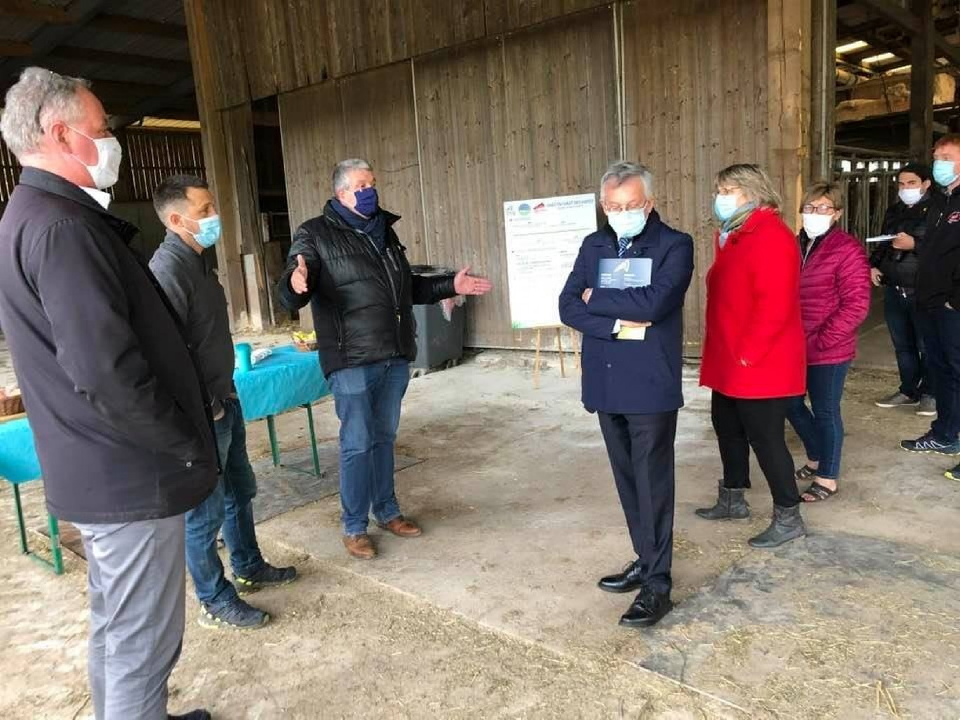 Le préfet en visite dans les exploitations agricoles en montagne