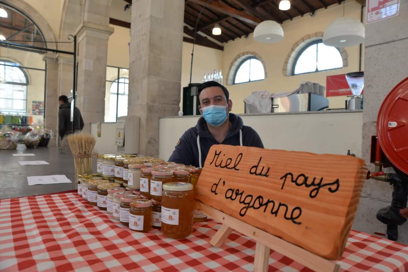 Le miel d’Argonne en vente au marché couvert de Verdun