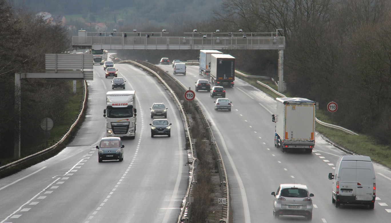 Si l’Alsace pourra mettre en œuvre une écotaxe sur les poids lourds en 2024, ce n’est pas encore le cas en Lorraine. La crainte est de voir le trafic routier augmenter sur les axes lorrains.