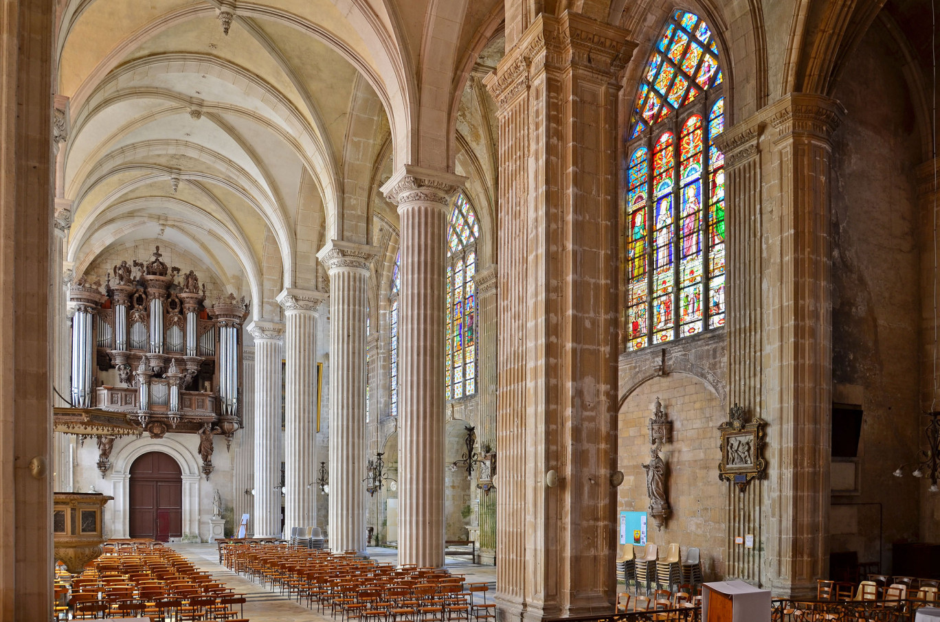 © L’abbatiale Saint-Michel