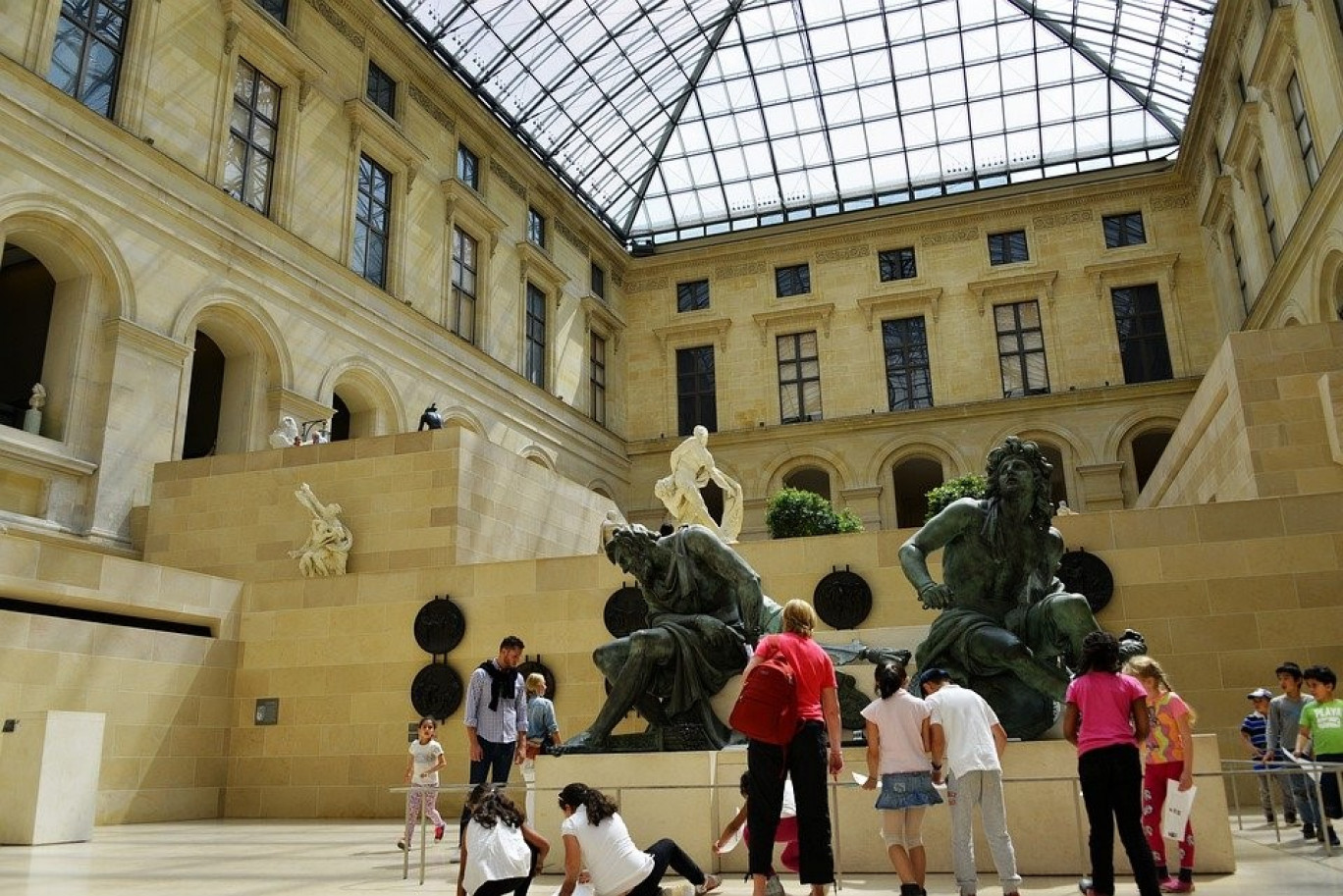 Avec la pandémie, les institutions culturelles, qui ont vu fondre leurs recettes liées aux visites, s'efforcent de trouver de nouvelles sources de revenus.