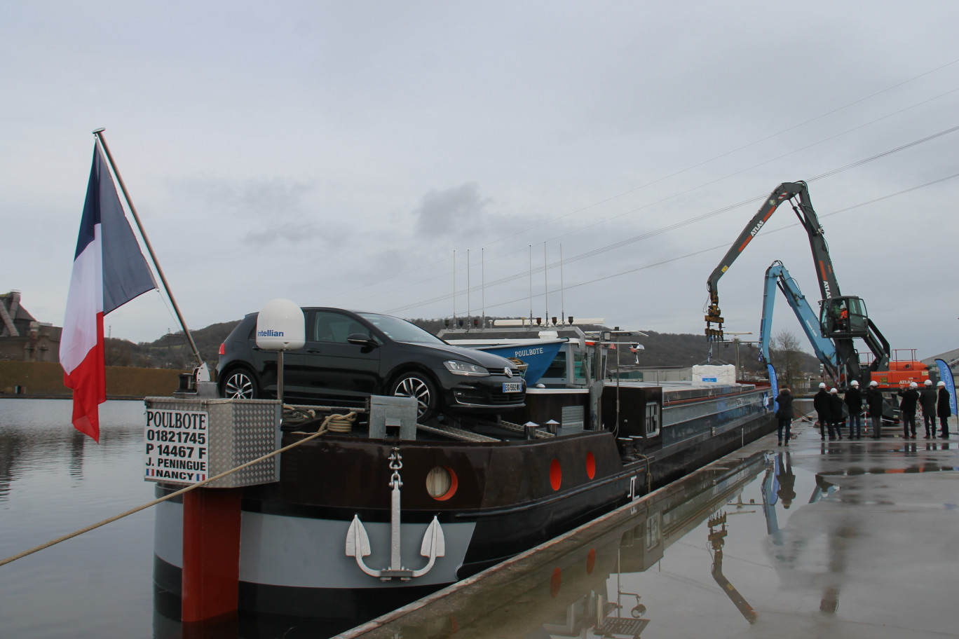 Symbole d’une renaissance, une péniche Freycinet est partie du port de Neuves-Maisons le 8 décembre pour acheminer de la marchandise au port de Chavelot dans les Vosges.