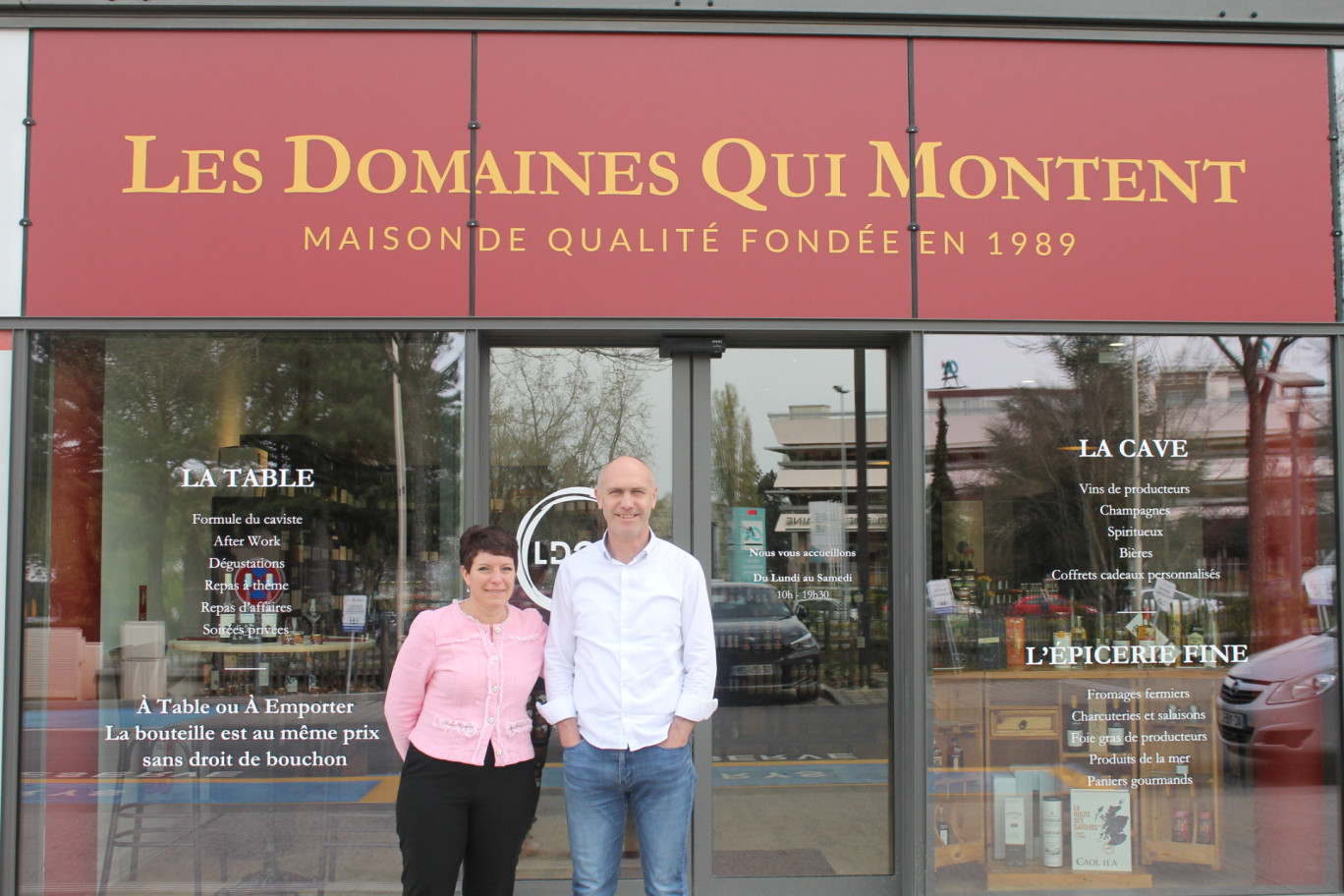 Loriane et Thierry Rossi devant leur boutique, avenue de Boufflers à Laxou.
