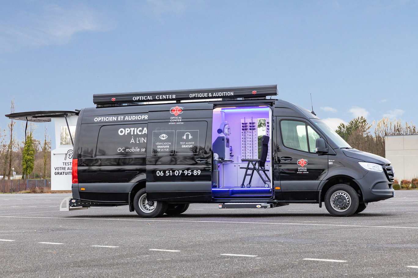 L’OC Mobile d’Optical Center permet de répondre aux besoins en matière d’examens ophtalmologiques et auditifs en zones rurales dans le sud lorrain.