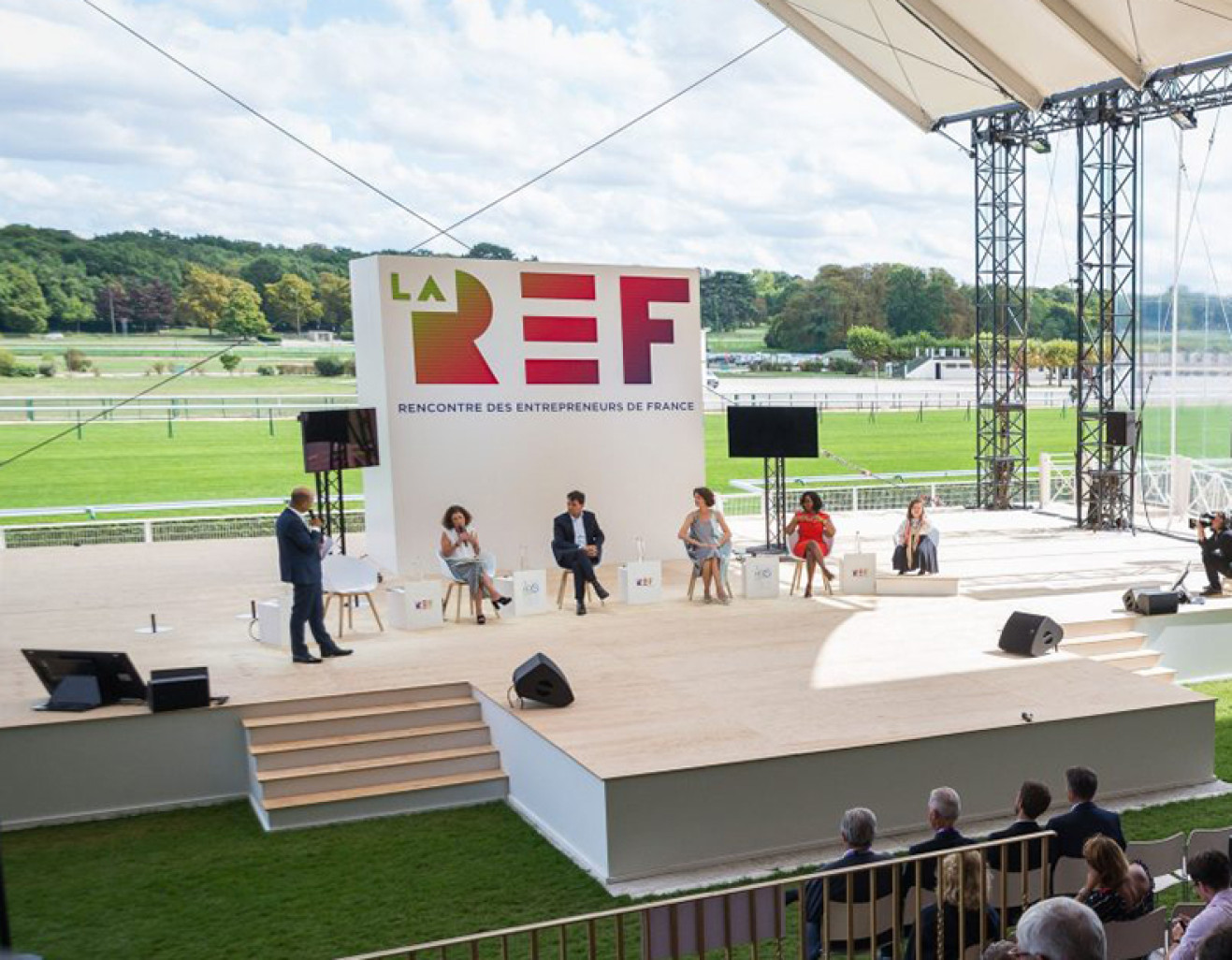 La Rencontre des entrepreneurs de France (REF) du Medef est annoncé fin août à l’hippodrome de Longchamp.