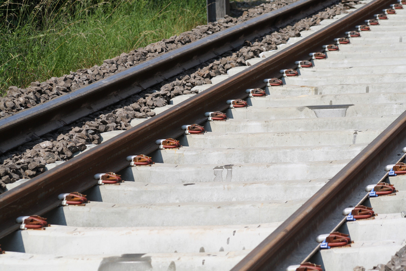 Selon le type de réseau, les impacts redoutés ne sont pas les mêmes. Le ferroviaire craint principalement la chaleur, qui induit un risque de dilatation des rails.