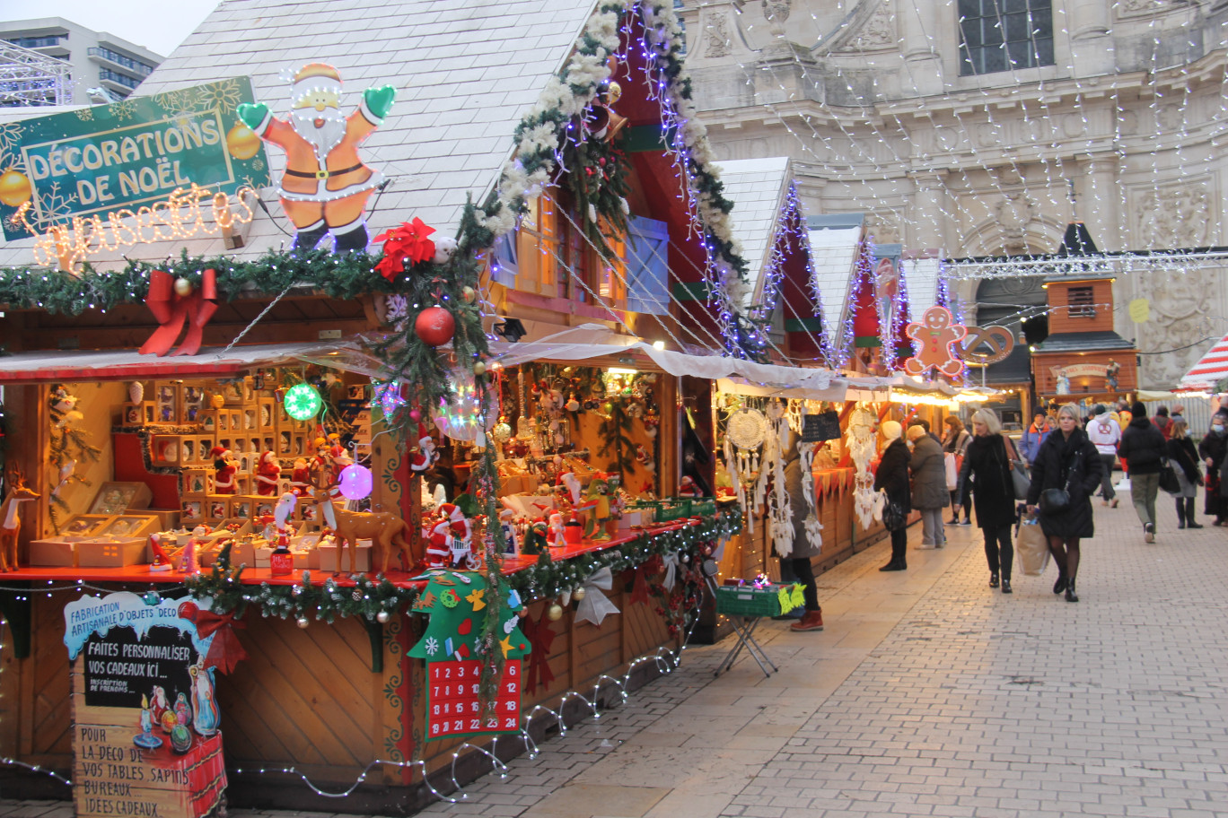 Après un été jugé satisfaisant en termes de fréquentation touristique, les marchés de Noël s’affichent comme un des premiers indicateurs de la future saison hivernale en attendant l’impact de l’or blanc sur les massifs.