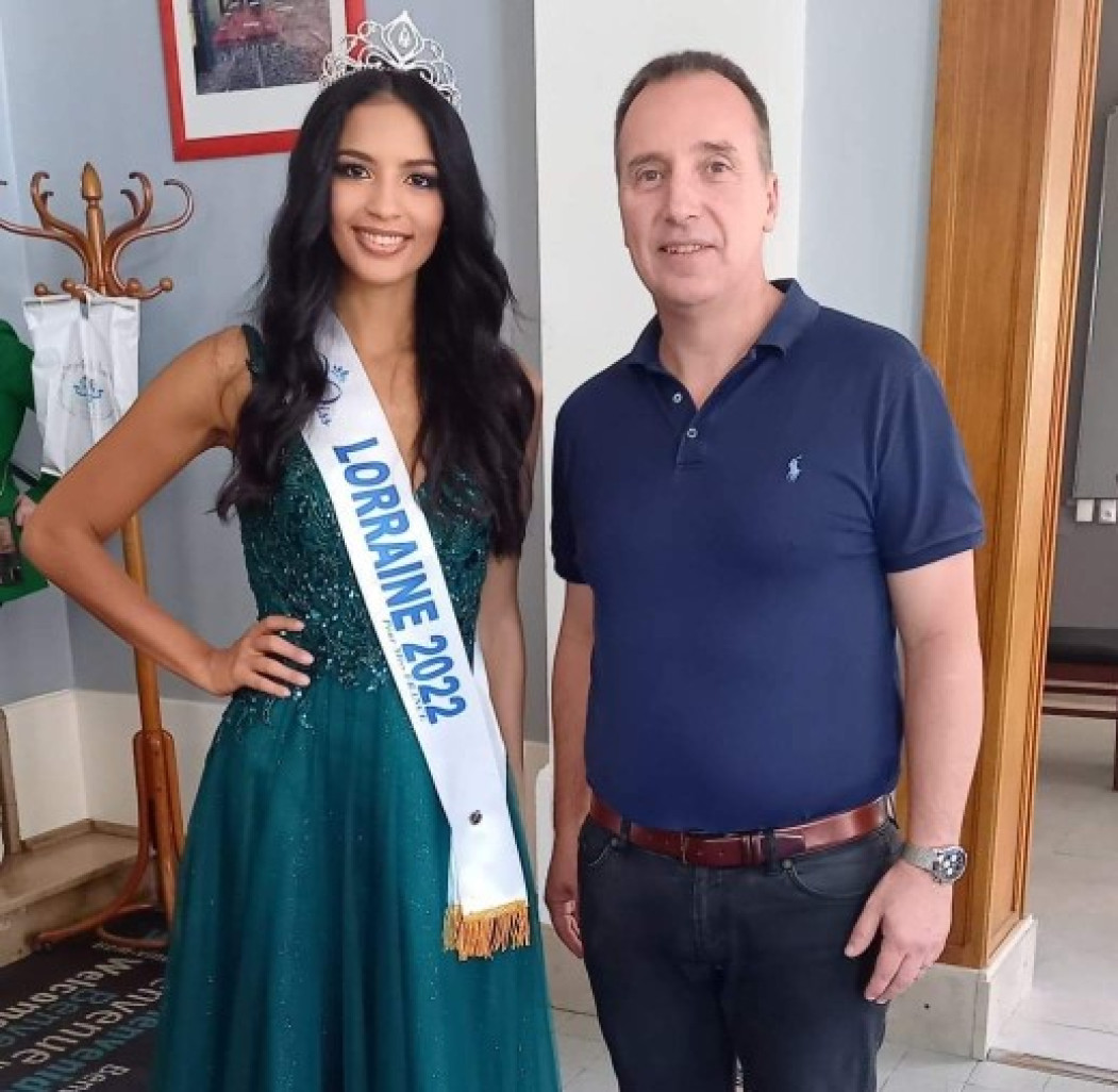 Hervé Simonin aux côtés de Sara Aoutar, Miss Lorraine 2022. 