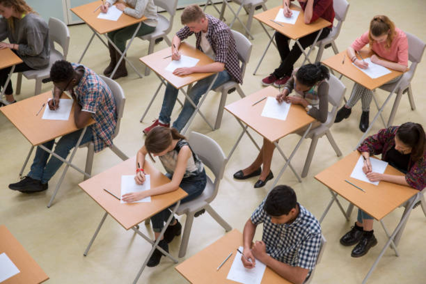 La réforme du lycée professionnel vise à assurer une meilleure insertion sur le marché du travail.