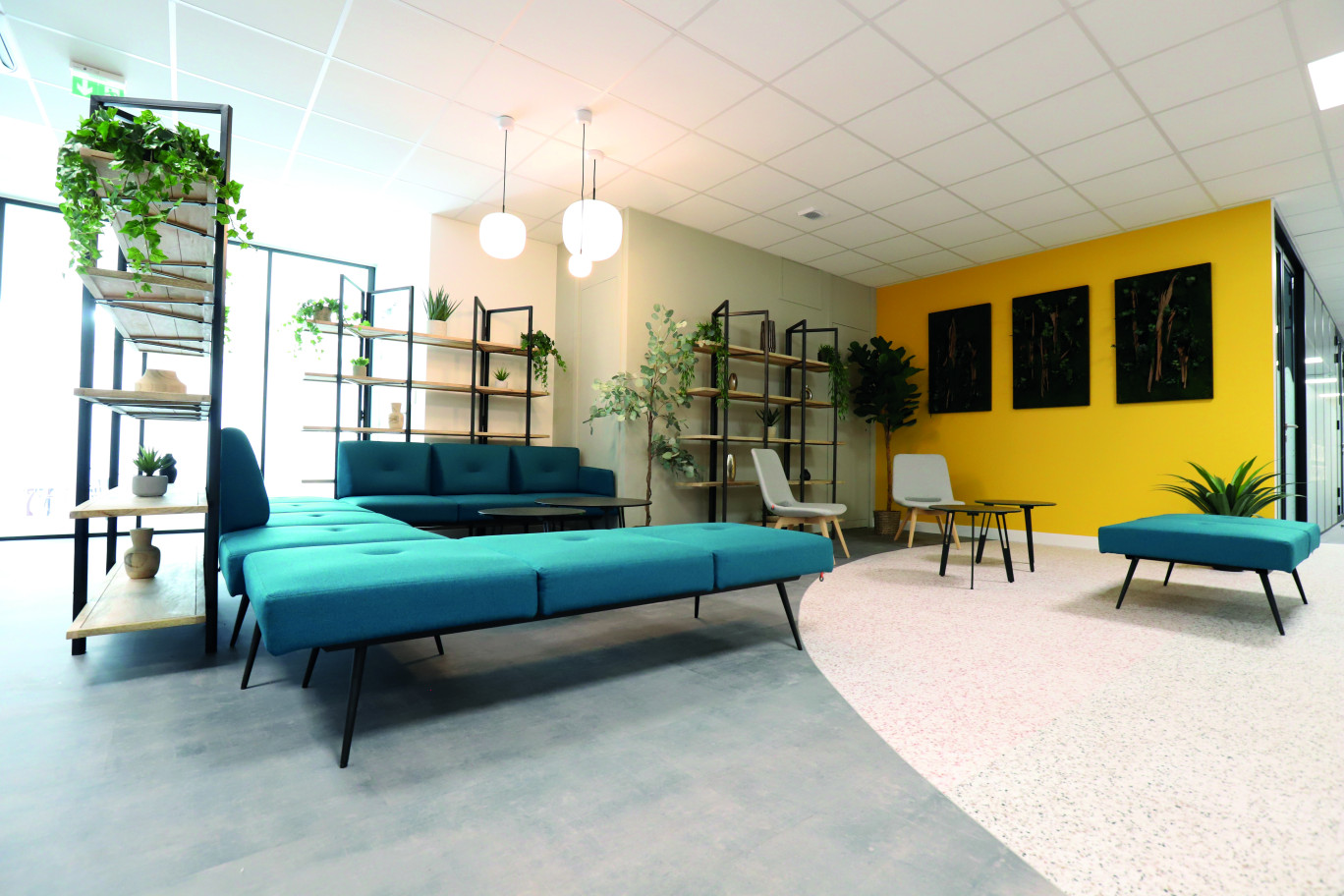 (c) Acoris Mutuelles L’Espace Acoris s’étend sur 800 m² de plateaux mixant salles de réunion et espaces de coworking.