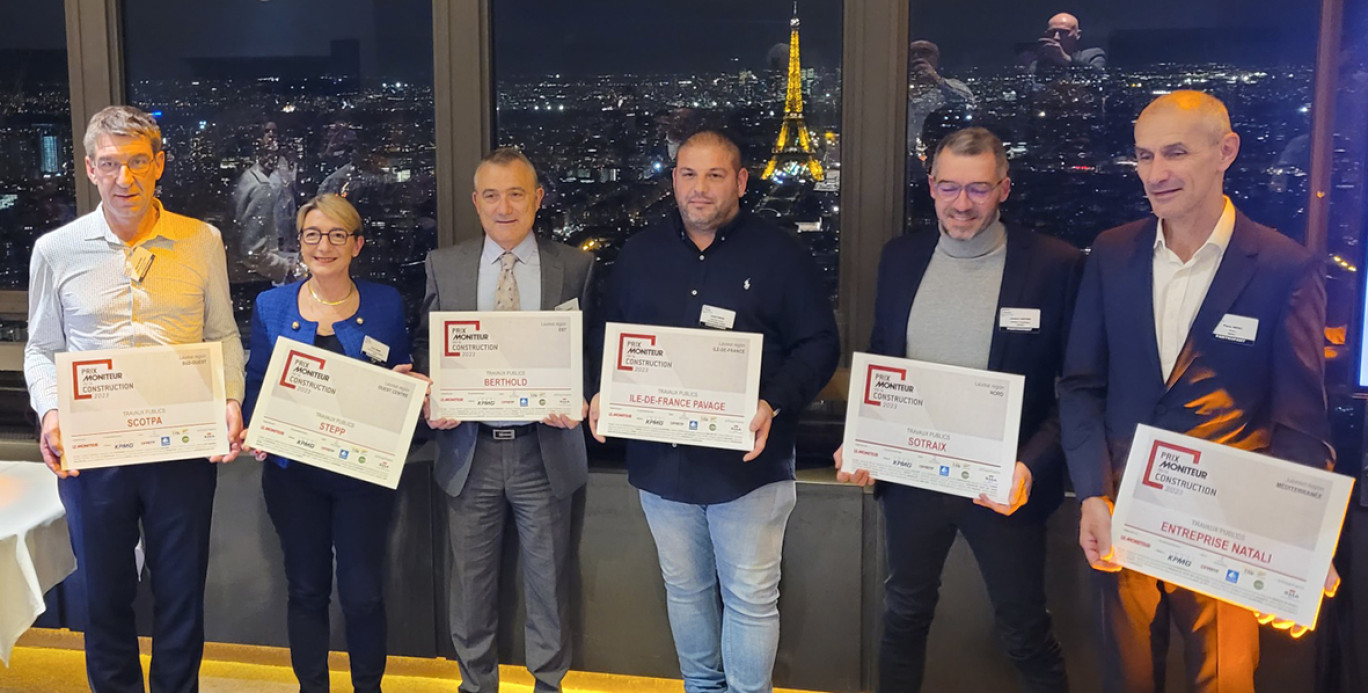 © Berthold Pascal Ribolzi, le président de l’entreprise meusienne (3e en partant de la gauche) a reçu le prix Moniteur dans la catégorie travaux publics pour l’Est de la France