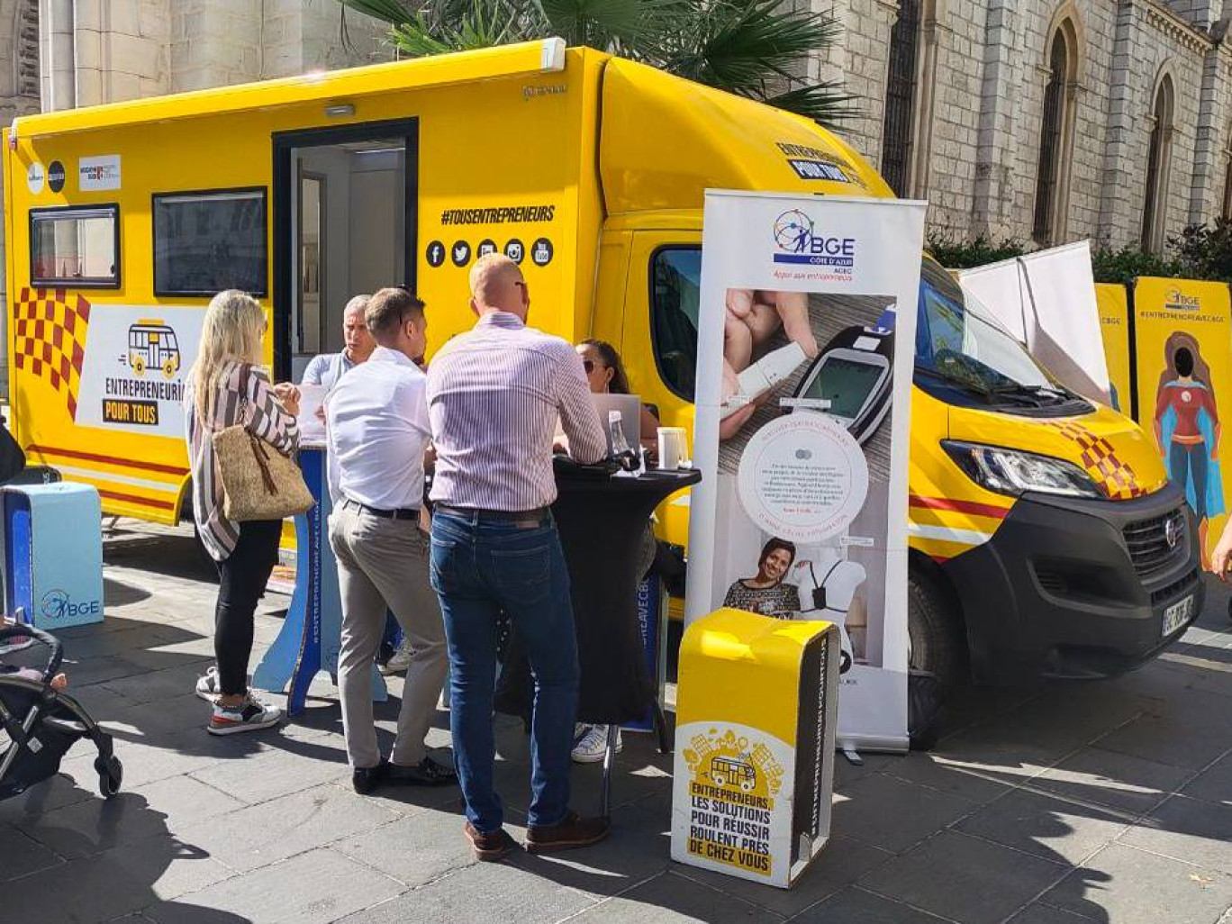  © BGE Côte d’Azur À l’instar d’autres BGE (Booster et garant de l’entrepreneuriat), le BGE Alsace Lorraine fait aujourd’hui partie des opérateurs déployant le dispositif des Bus de l’Entrepreneuriat pour l’année 2024.