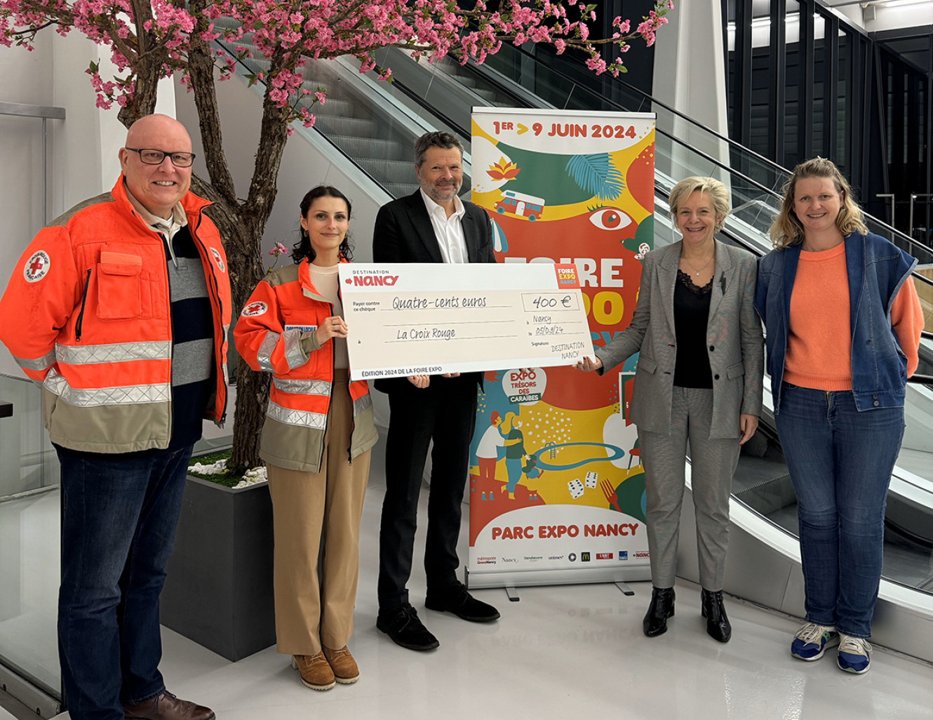 © Destination Nancy. L’Unité locale de Nancy et de la Croix Rouge française s’est remettre, le 27 novembre, un chèque de 400 € par Destination Nancy.
