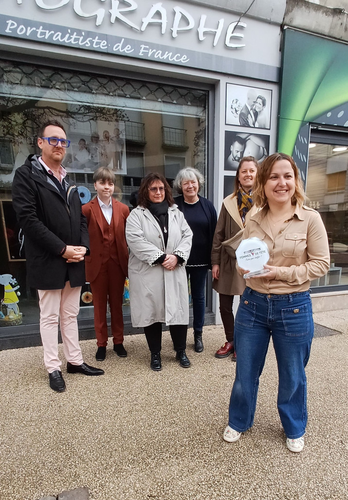 © CCI Meuse Haute-Marne. Amandine Weber vient de recevoir le trophée de la femme cheffe d'entreprise en Meuse