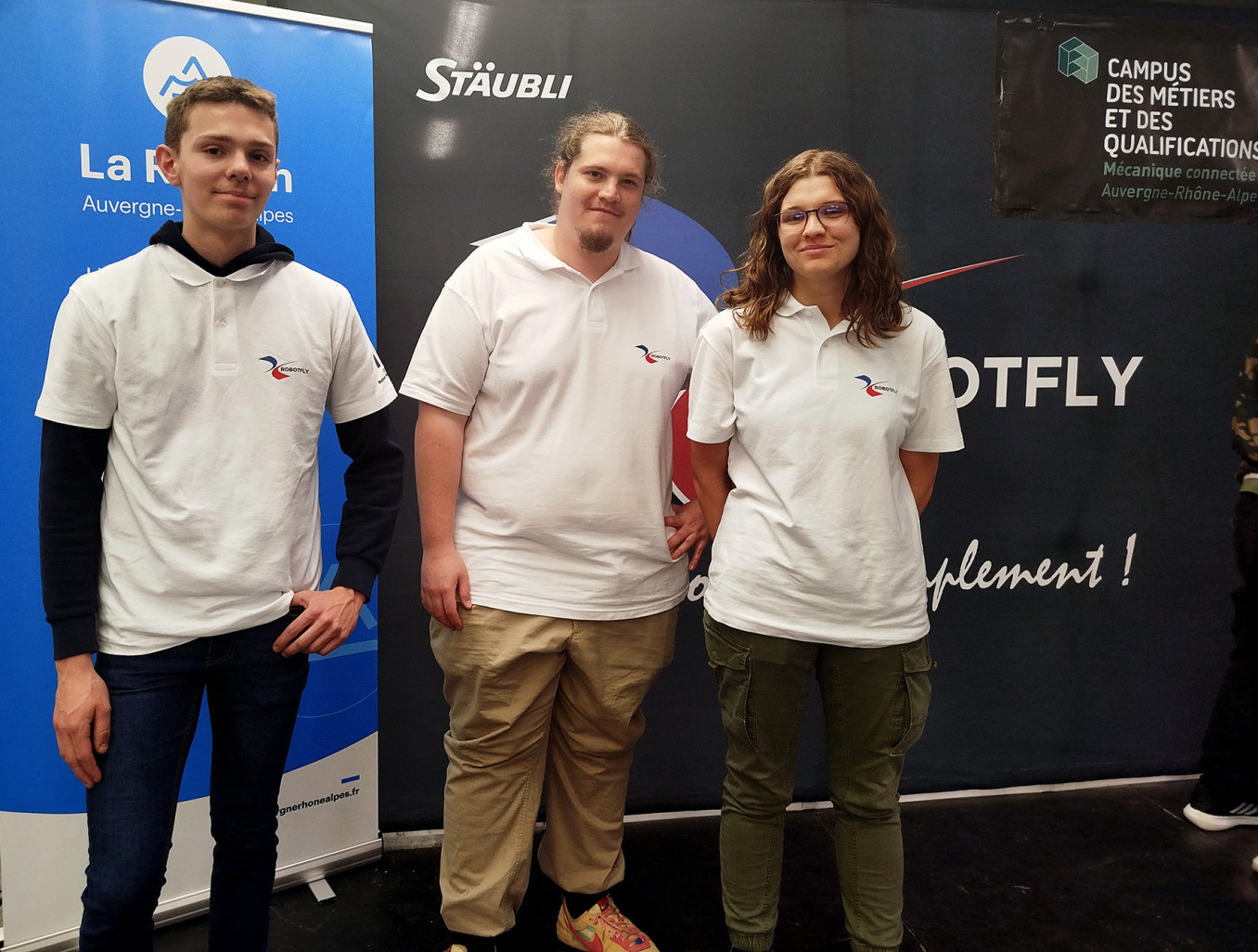 © Pôle formation UIMM Lorraine. Nathan, Romaric et Lylou, trois apprentis de Thaon-les-Vosges du pôle formation UIMM Lorraine ont participé à la finale internationale du trophée RobotFly. Lylou a décroché la première place. 