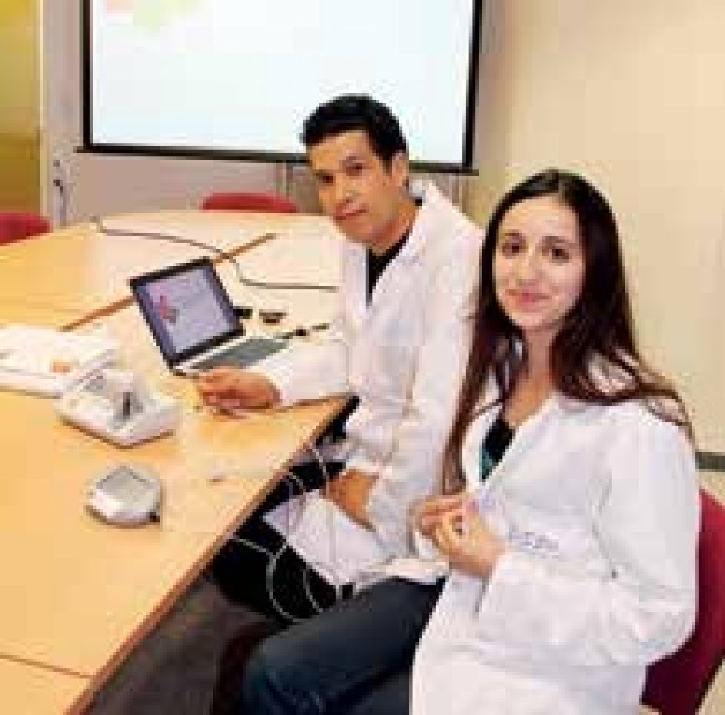 Partenaires au travail comme à la ville, Smail Meziani, co-fondateur de l’IEA, et Messaouda Kaci, doctorante à l’Université de Lorraine.
