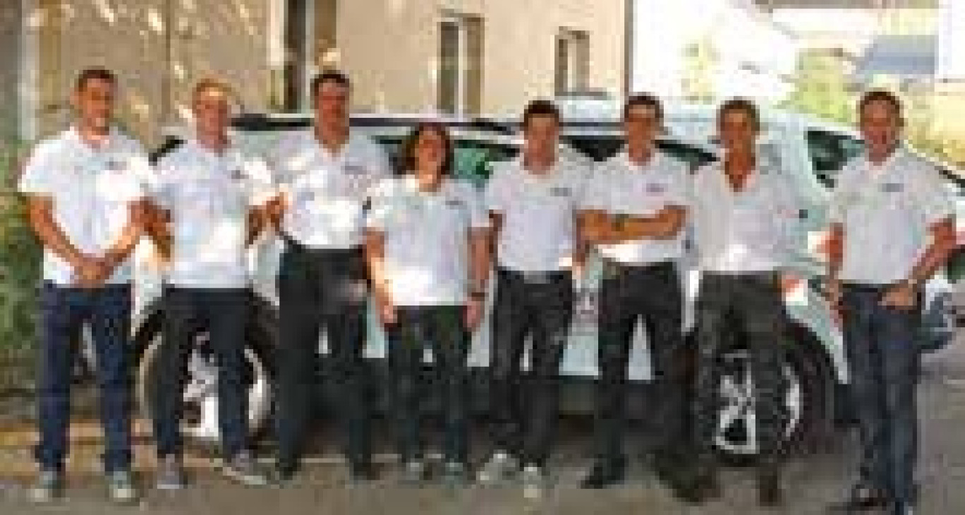 L’équipe de Nord Est Détection avec à droite, Valère Bazin, directeur et à sa droite (en chemise blanche), Thierry Evrard, gérant.