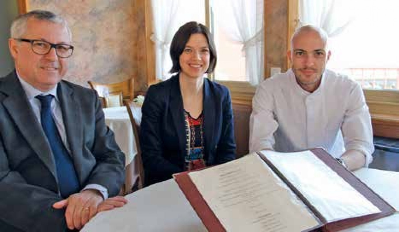 Philippe Kruch (à gauche) vient de passer les commandes de la gestion du restaurant Au Bon Accueil à sa fille Anne-Sophie et à son fils, Romain, nouveau chef fraîchement arrivé.