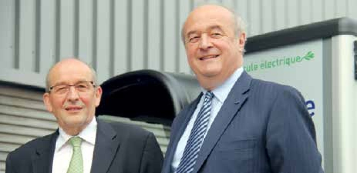 François Roguet, directeur Services Courrier-Colis de Lorraine et Jacques Perrier, le délégué régional du groupe en Lorraine.