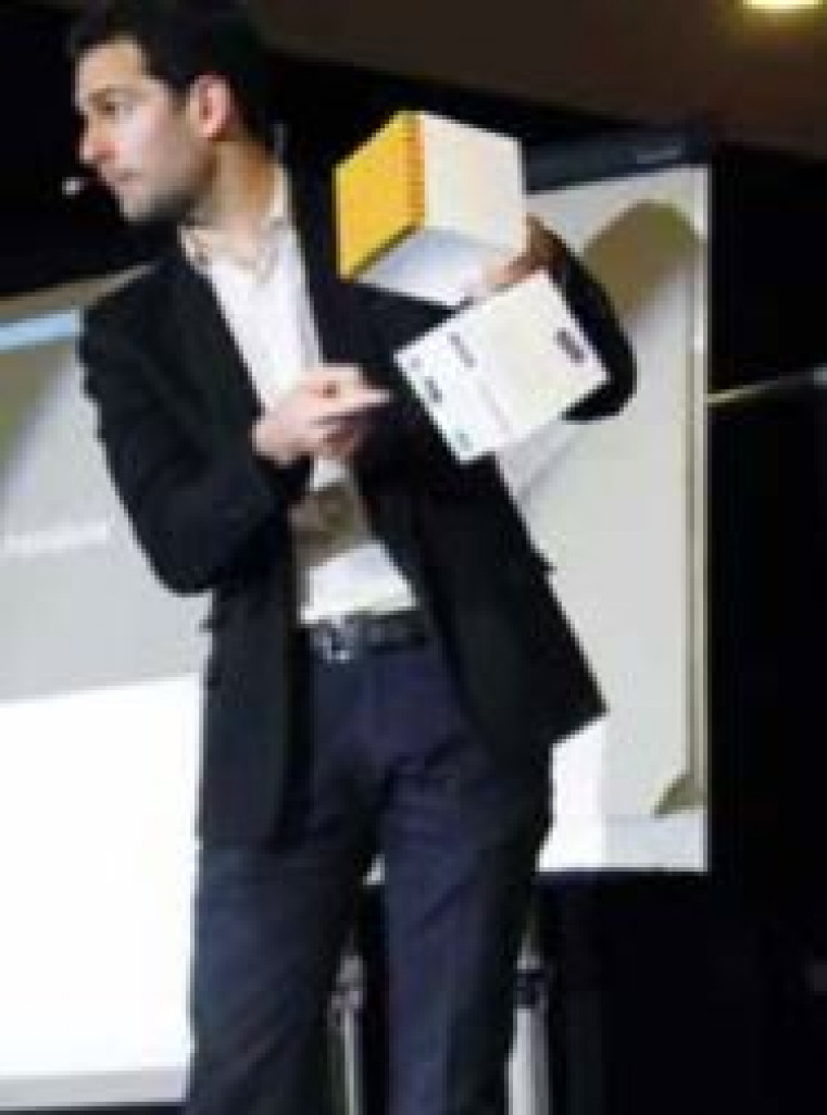 Rémi Larrousse, consultant et mentaliste, a tout simplement bluffé l’auditoire à la conférence de clôture du SEL 2016.