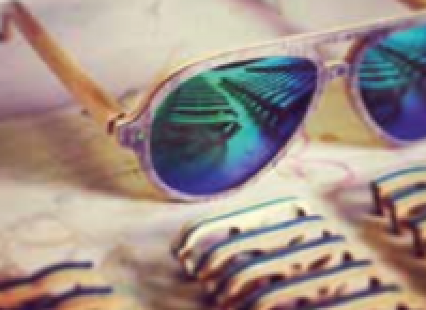 Une paire de lunettes de la marque «7 plis».