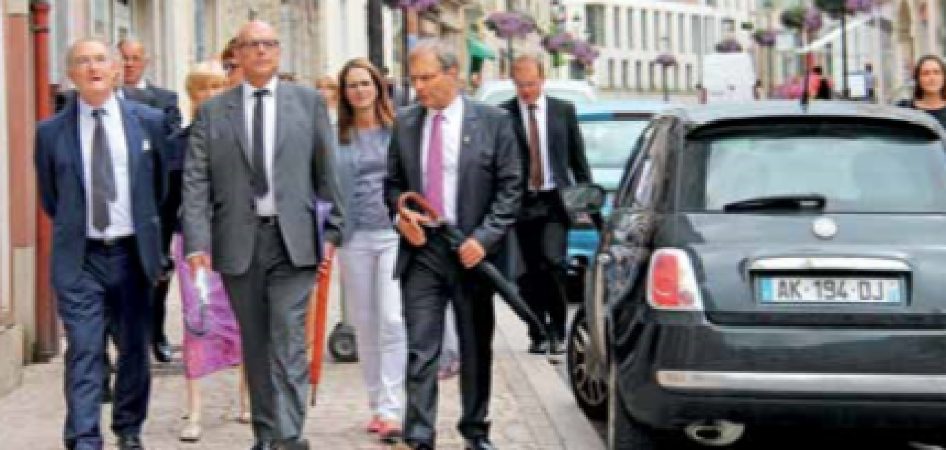 Jacques Lamblin, député maire de Lunéville (à droite) a fait visiter sa ville lors de la présentation du dispositif «Centre-ville de demain».