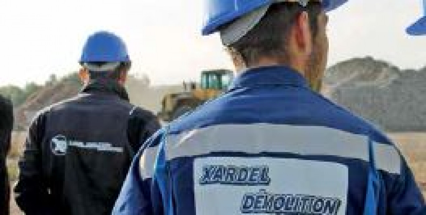 Sept nouveaux ouvriers de démolition de Xardel Démolition sont issus du Plan 500 000  formations mis en place par l’État.