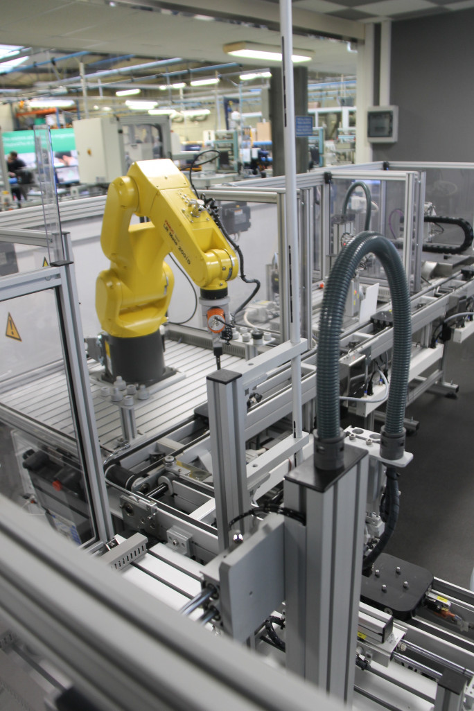 Le site de Maxéville, comme celui de Yutz, du Pôle formation des industries technologiques de Lorraine possède une véritable unité «Usine du futur» pour former les apprentis et les salariés des entreprises.