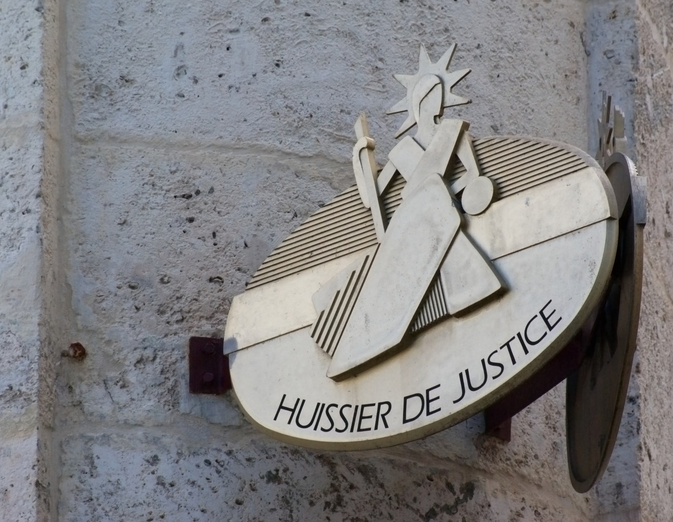HUISSIERS DE JUSTICE : CE QUI VA CHANGER