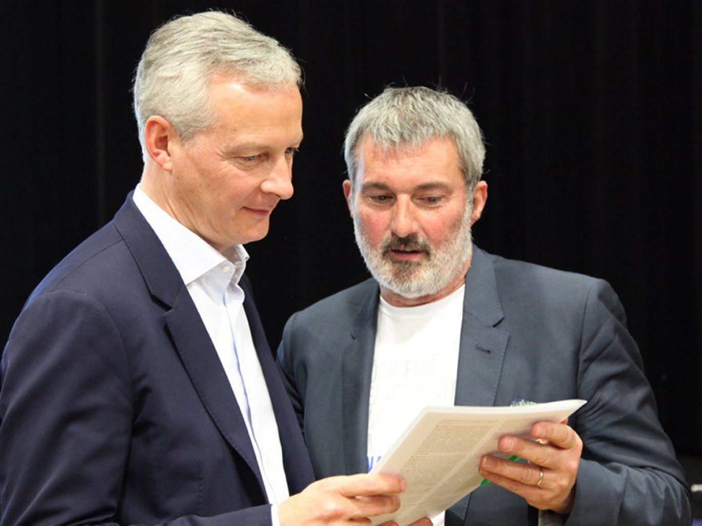 Michaël Zenèvre, la président de la CPME des Vosges, a remis en main propre les «50 propositions concrètes et volontaristes» à Bruno Le Maire, le ministre de l’Économie.