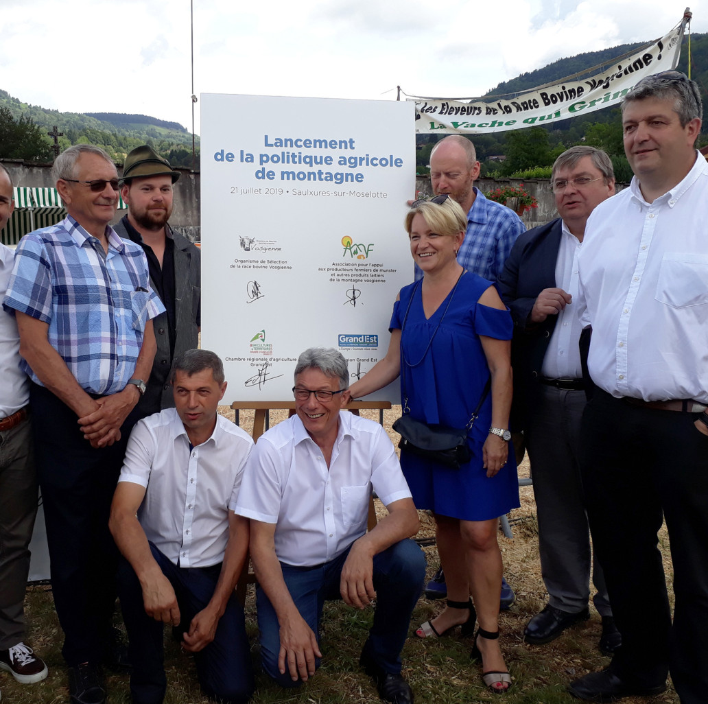 crédit : Région Grand Est
L’exécutif régional vient de lancer officiellement, le 21 juillet à la Fête de la Vosgienne à Saulxures-sur-Moselotte, sa politique agricole de montagne.