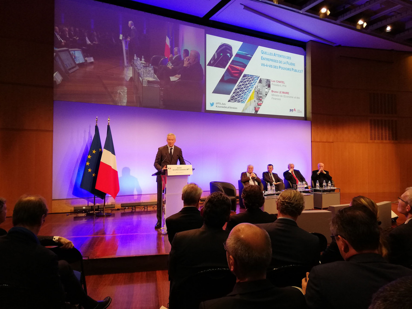 Le ministre de l’Économie, Bruno Le Maire, est intervenu au cours d'une journée de rencontres de la filière automobile, réunissant plusieurs centaines de PME à Bercy début décembre.