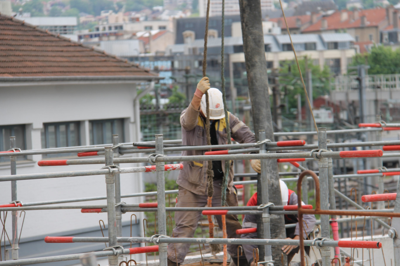 Le secteur du bâtiment est l’exemple même du choix cornélien pour les entrepreneurs. Comment reprendre l’activité en assurant réellement la sécurité de ses collaborateurs ?