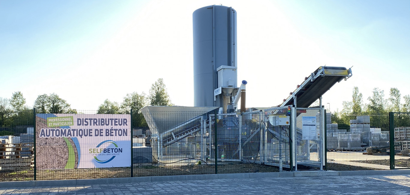 Silix TP & Environnement propose depuis la mi-mai sur le site d’Hagondange, son concept SelfBeton. Un distributeur automatique de béton prêt à l’emploi en mode drive.