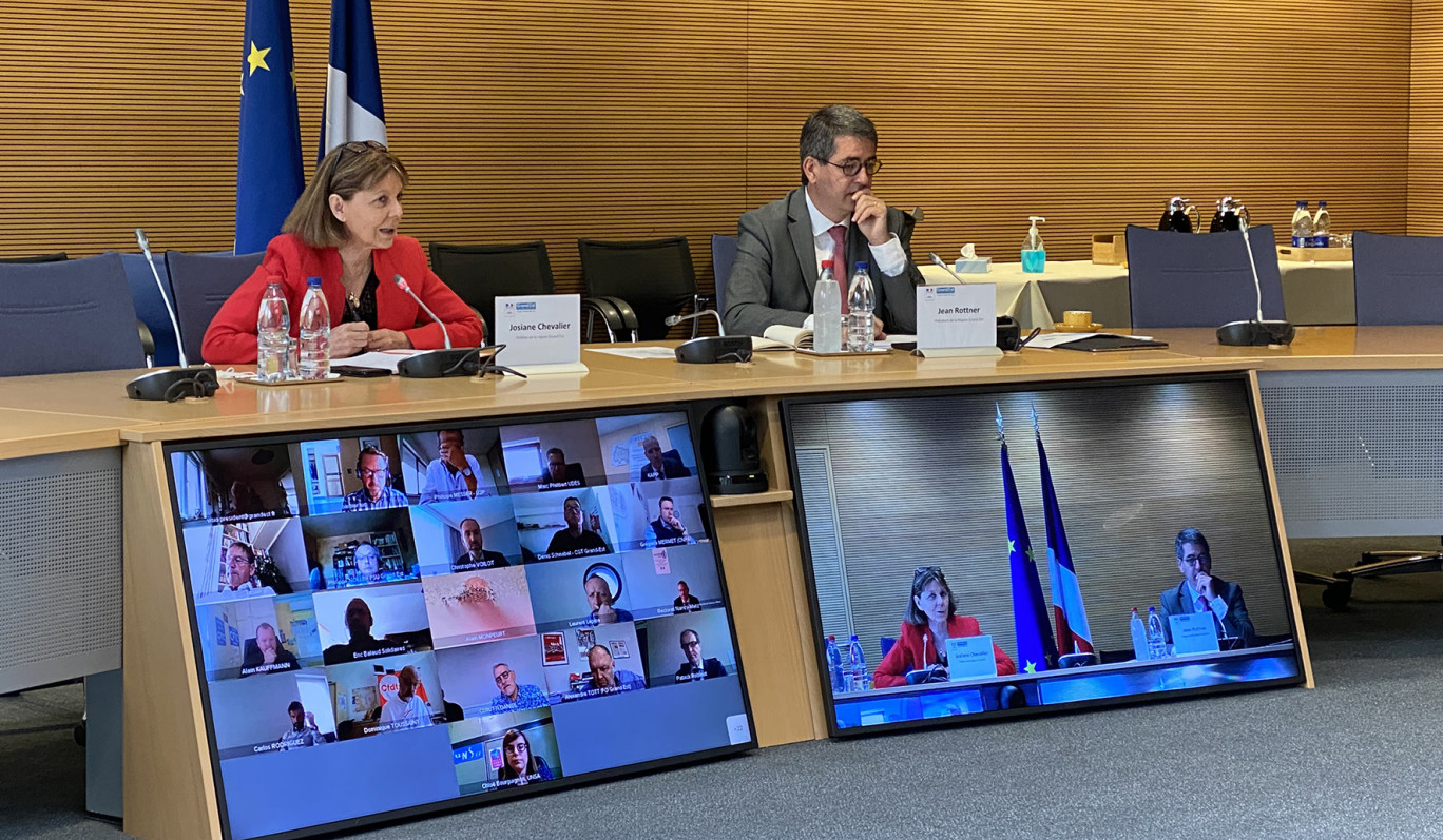 © : Région Grand Est
La Conférence sociale territoriale dans le Grand Est a été lancée, le 16 juin à Strasbourg, par Josiane Chevalier, préfète de la région Grand Est et Jean Rottner, président du Conseil régional, avec l’ensemble des partenaires sociaux.