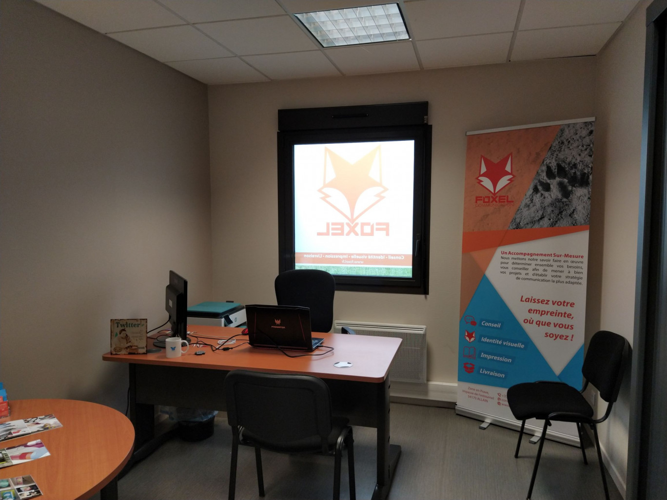 Située dans la pépinière d’entreprises Agrinoval à Allain, Foxel propose une offre globale et singularise avec talent et passion la communication de sa clientèle.