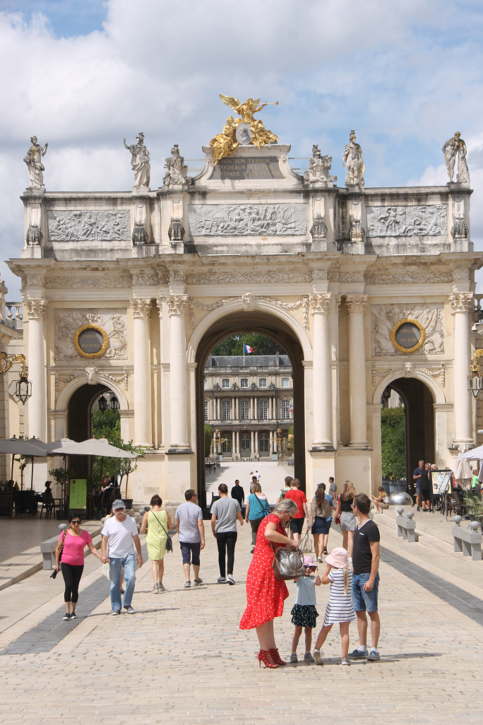 Selon la Banque de France, de janvier à août 2020, les recettes touristiques totales (21,4 milliards d’euros) ont enregistré une perte de 18,8 milliards d’euros (- 46,8 %) par rapport à la même période en 2019.