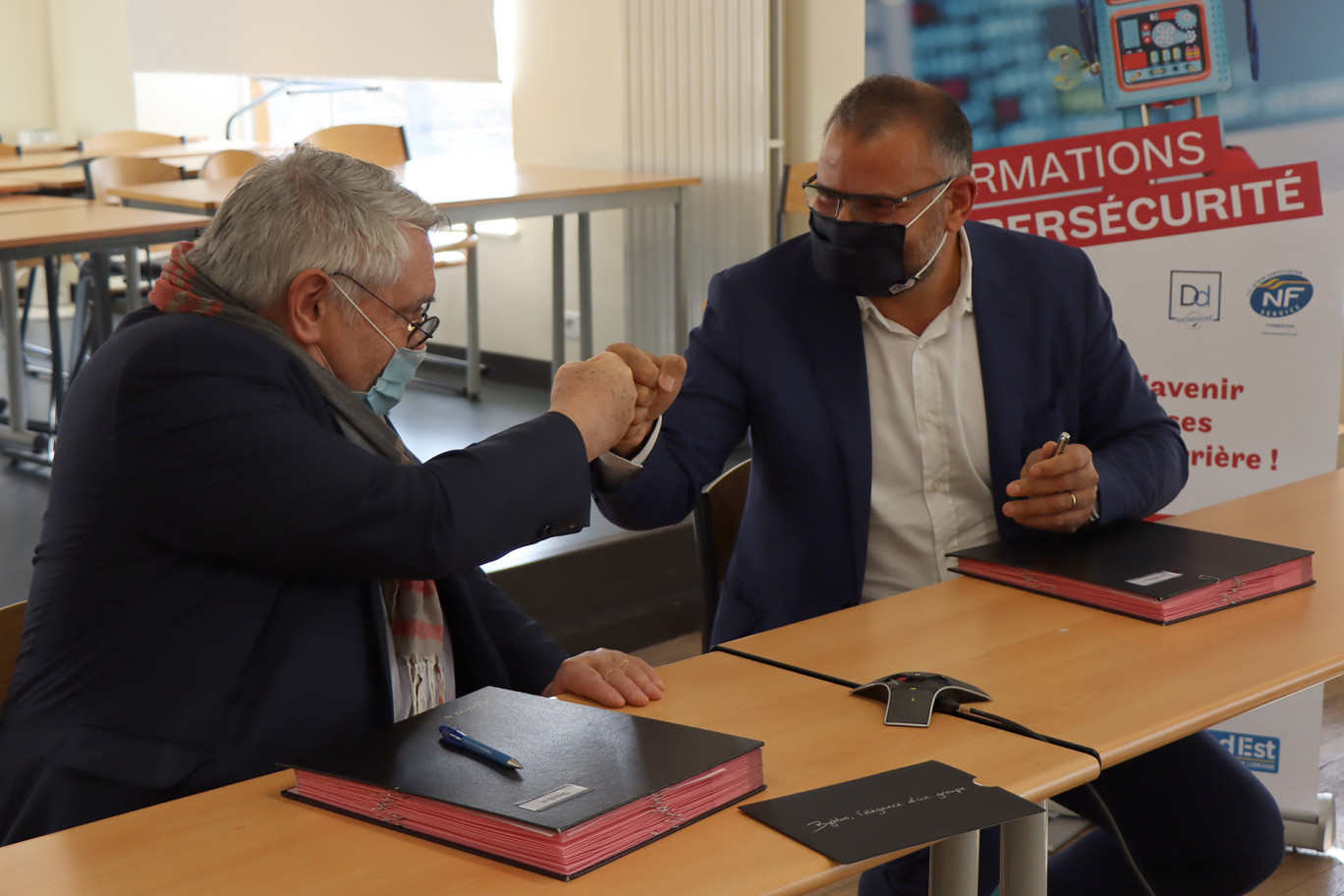 © : Cnam en Grand Est
Jean Claude Bouly, le directeur du Cnam en Grand Est et Simon Hoayek, président de Byblos Group, unissent les compétences de leurs organisations pour proposer une formation en distanciel ciblée sur la cybersécurité.