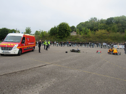 Christian Robbe-Grillet, assiste aux démonstrations de Sécurité routière au lycée Poincaré