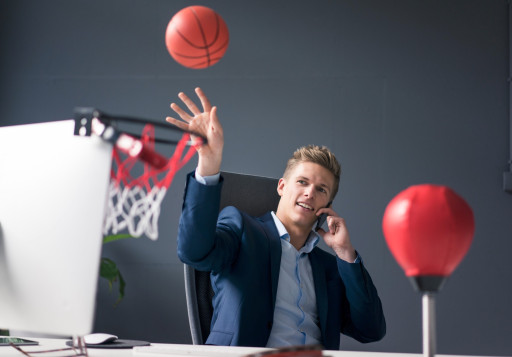 Quand les baskets s’invitent au travail