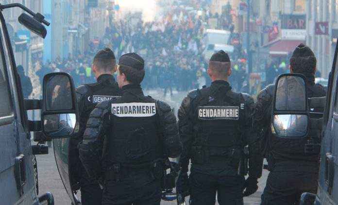 P 28 -TL 1954- PHOTO POLICESECURITE